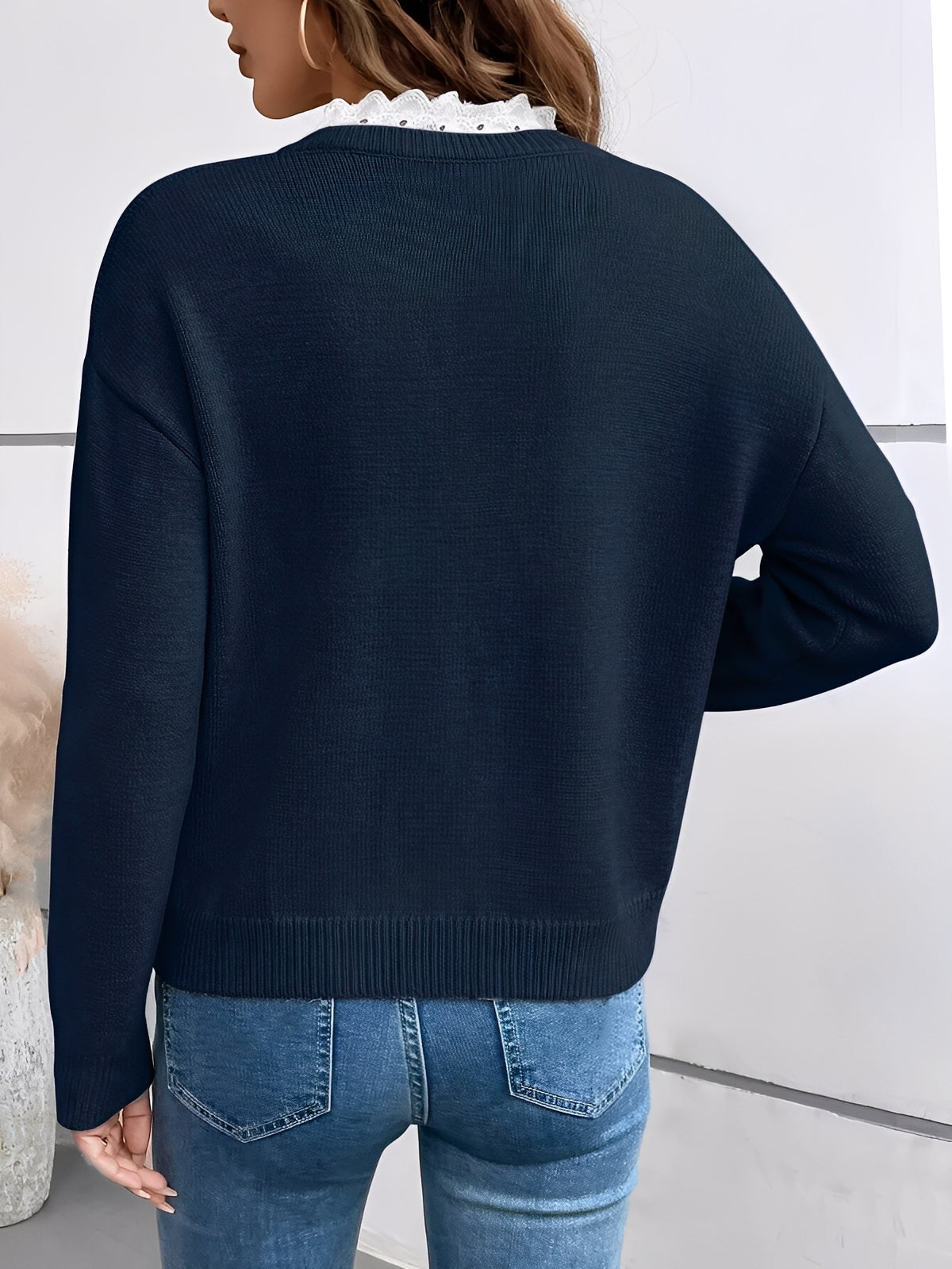 Luna | Elegant stickad tröja med spetskrage – bild 4