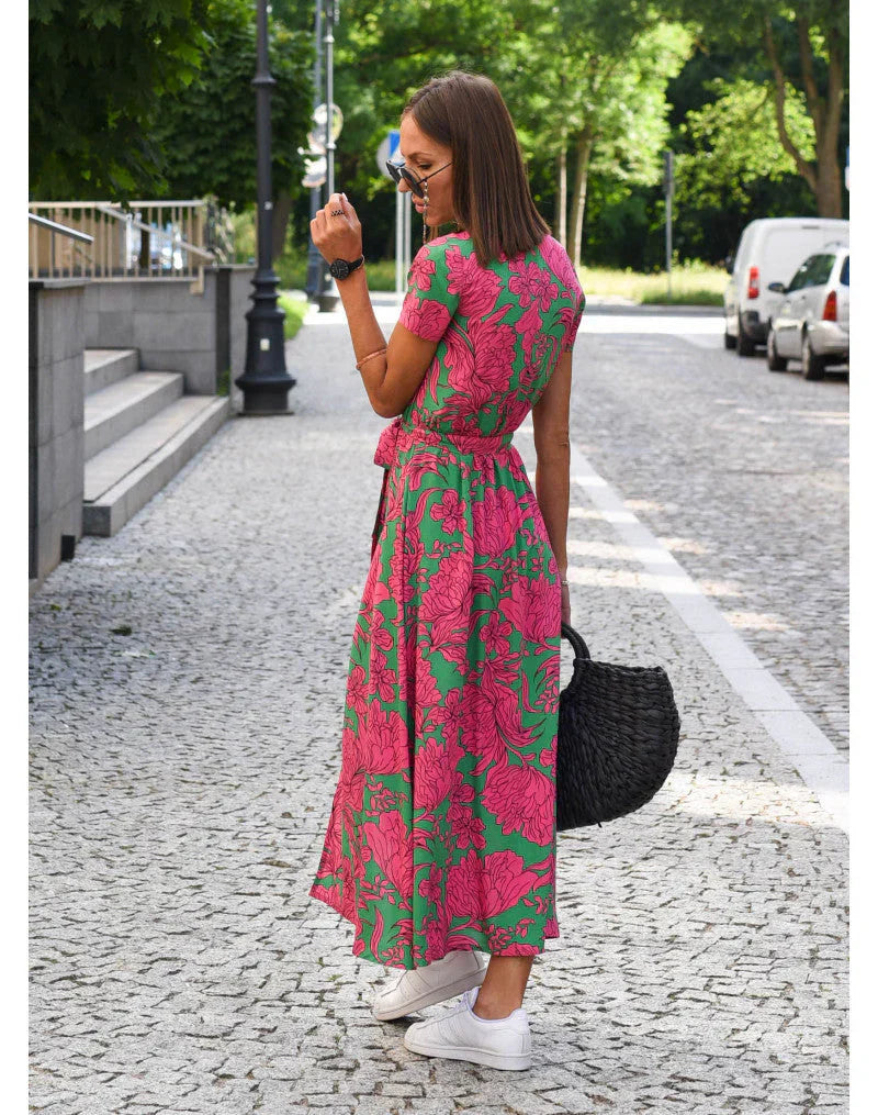 Julia | Elegant klänning med V-ringning och figursydd passform – bild 9