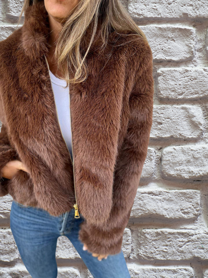 Plysette - Kort Fuskpälsjacka För Vinterns Outfits – vinterjacka – bild 9